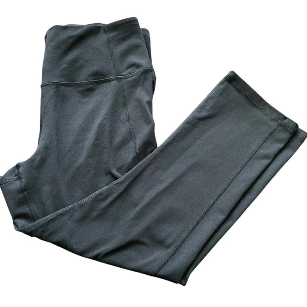 Women’s Black Under Armour Capri Legging - Women’s M Based on Size Chart
